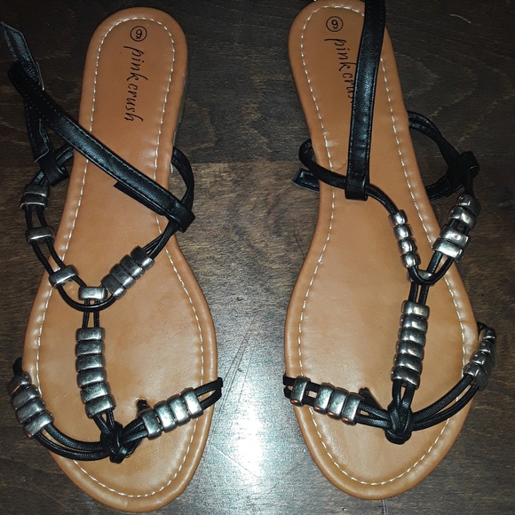 🆕️Black Studded Flat Sandals🆕️ - Picture 1 of 4